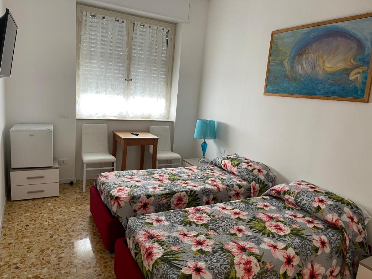 לינה וארוחת בוקר ברגמו Joys House מראה חיצוני תמונה