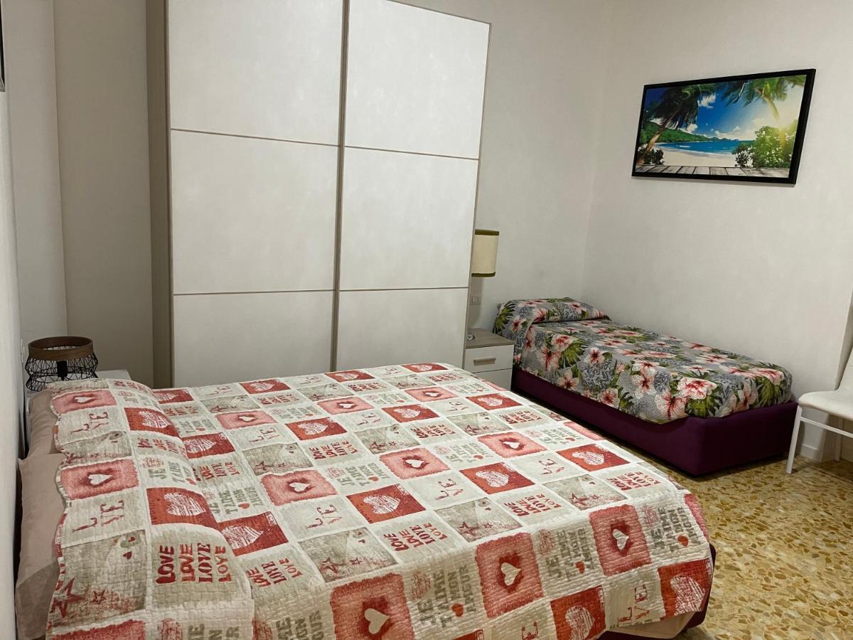 לינה וארוחת בוקר ברגמו Joys House מראה חיצוני תמונה