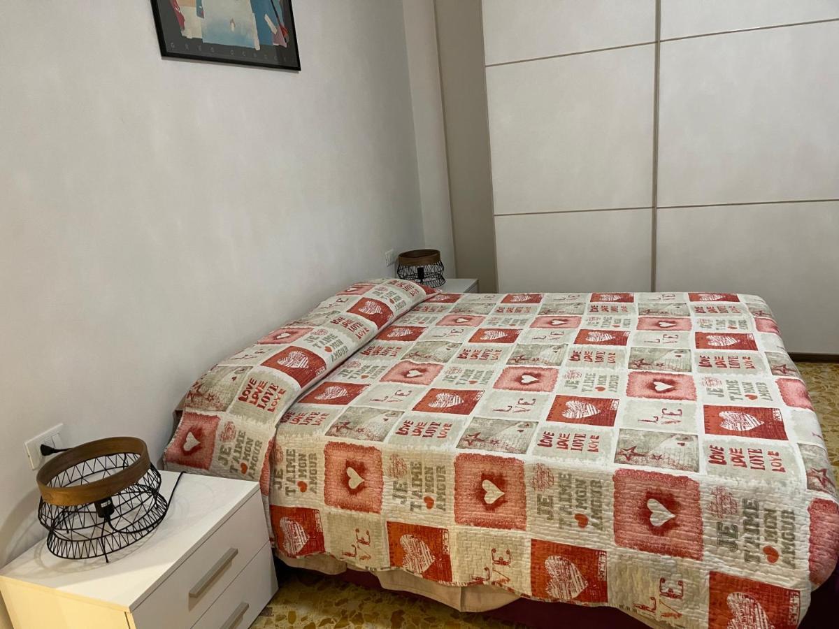 לינה וארוחת בוקר ברגמו Joys House מראה חיצוני תמונה