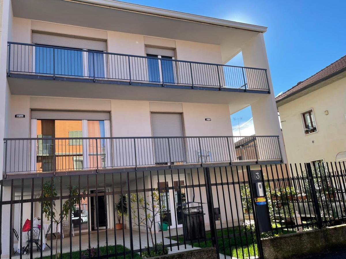 לינה וארוחת בוקר ברגמו Joys House מראה חיצוני תמונה