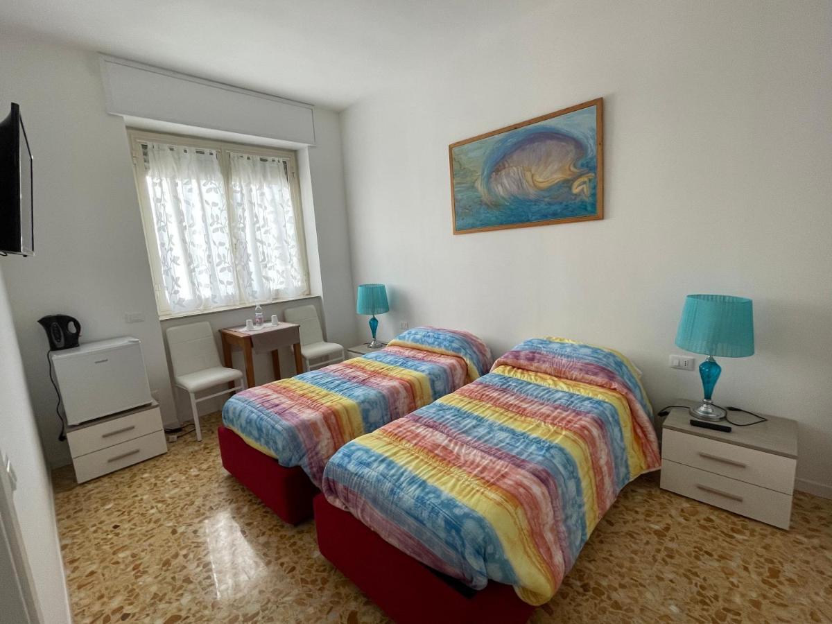 לינה וארוחת בוקר ברגמו Joys House מראה חיצוני תמונה