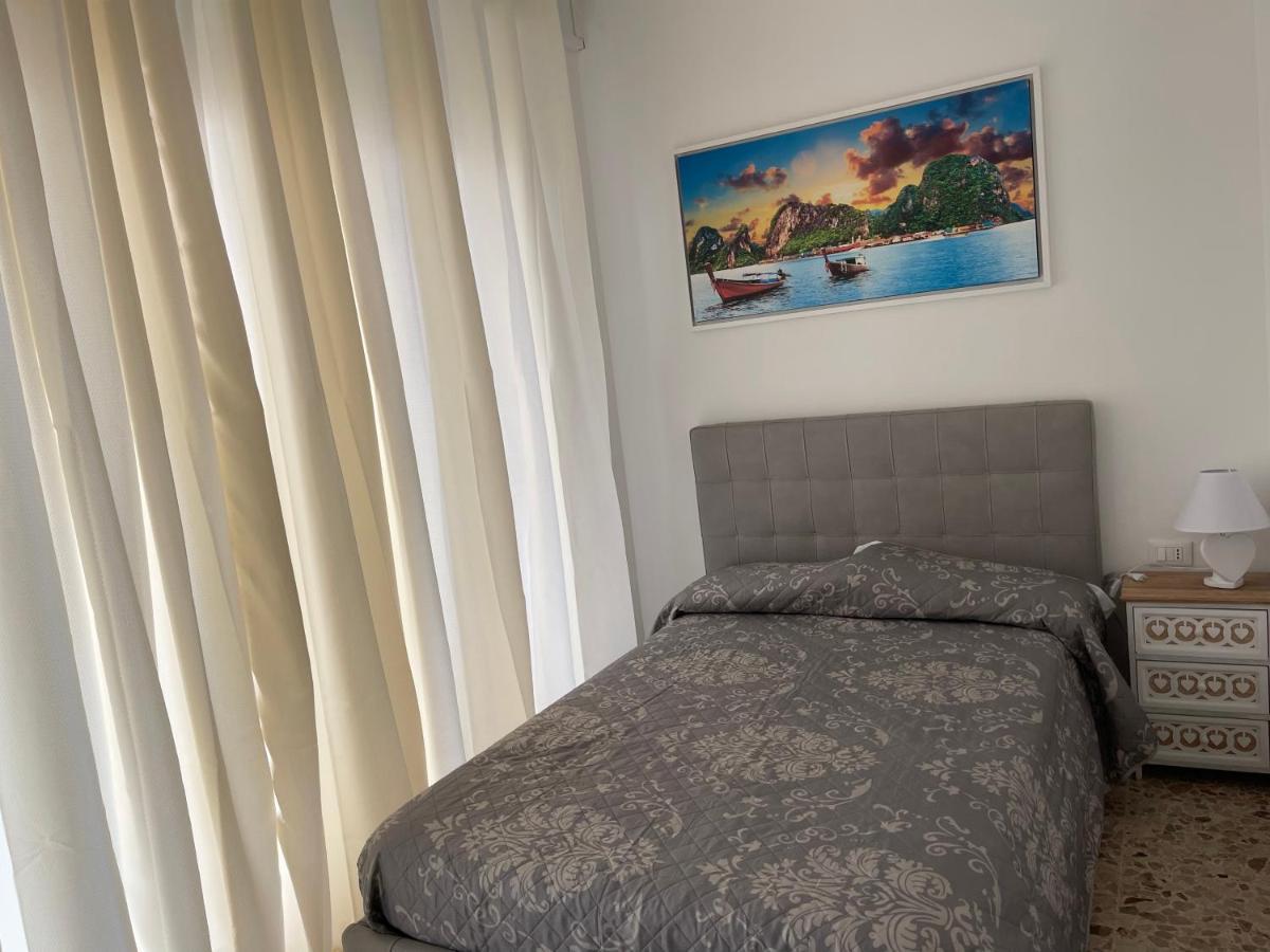 לינה וארוחת בוקר ברגמו Joys House מראה חיצוני תמונה